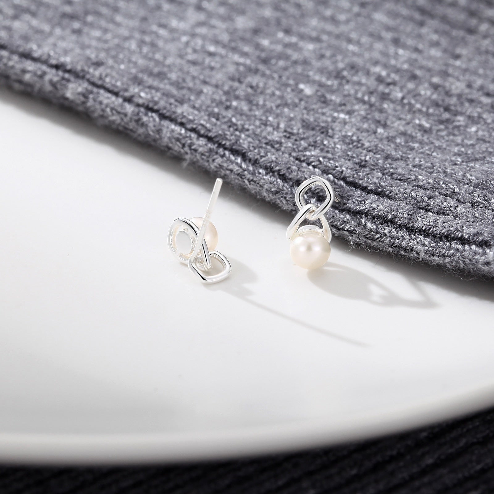 S999 Sterling Silver Pure Silver Light Luxury Stud Earrings Pearl Natural Freshwater