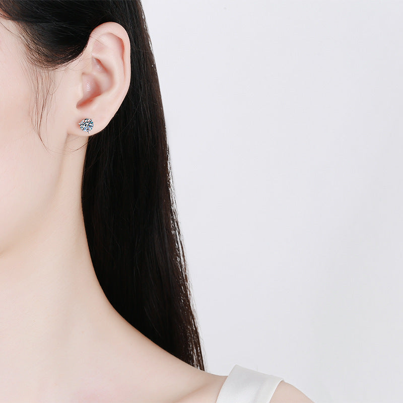 Minority Simple Classic Three-claw Moissanite Stud Earrings